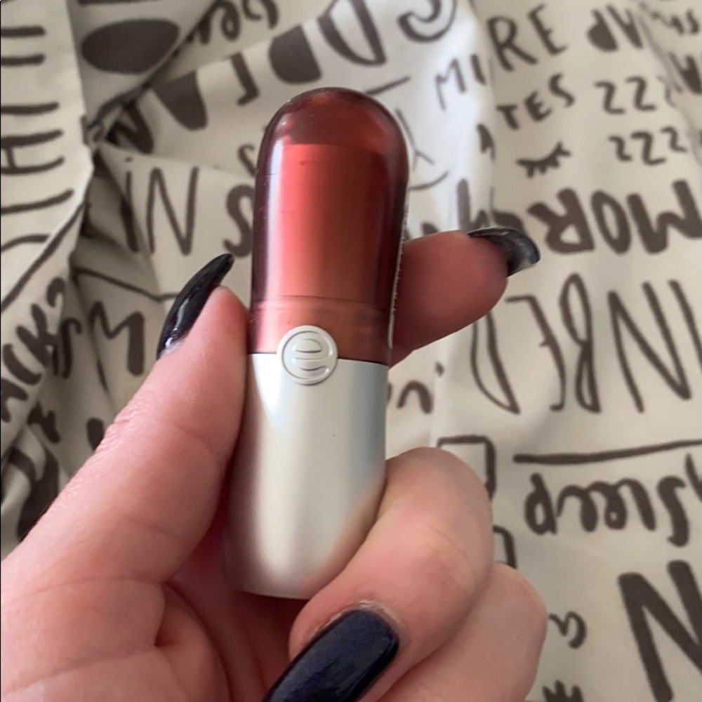 Essence velvet matte lipstick in dusty rose/red